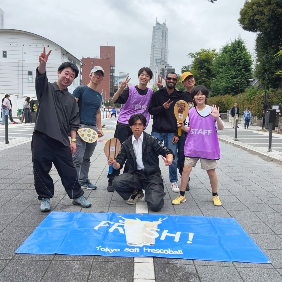 【渋谷区】街が、コートになった日——SANDOFES西参道にソフトフレスコボールが出展しました！